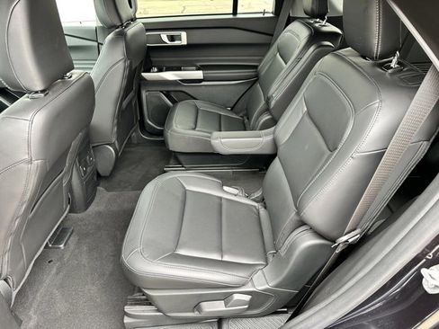 Used 2023 Ford Explorer XLT w/ Equipment Group 202A image 9