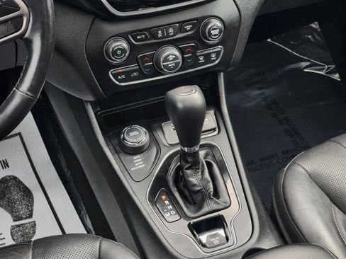 Used 2019 Jeep Cherokee Limited AWD/4WD image 14