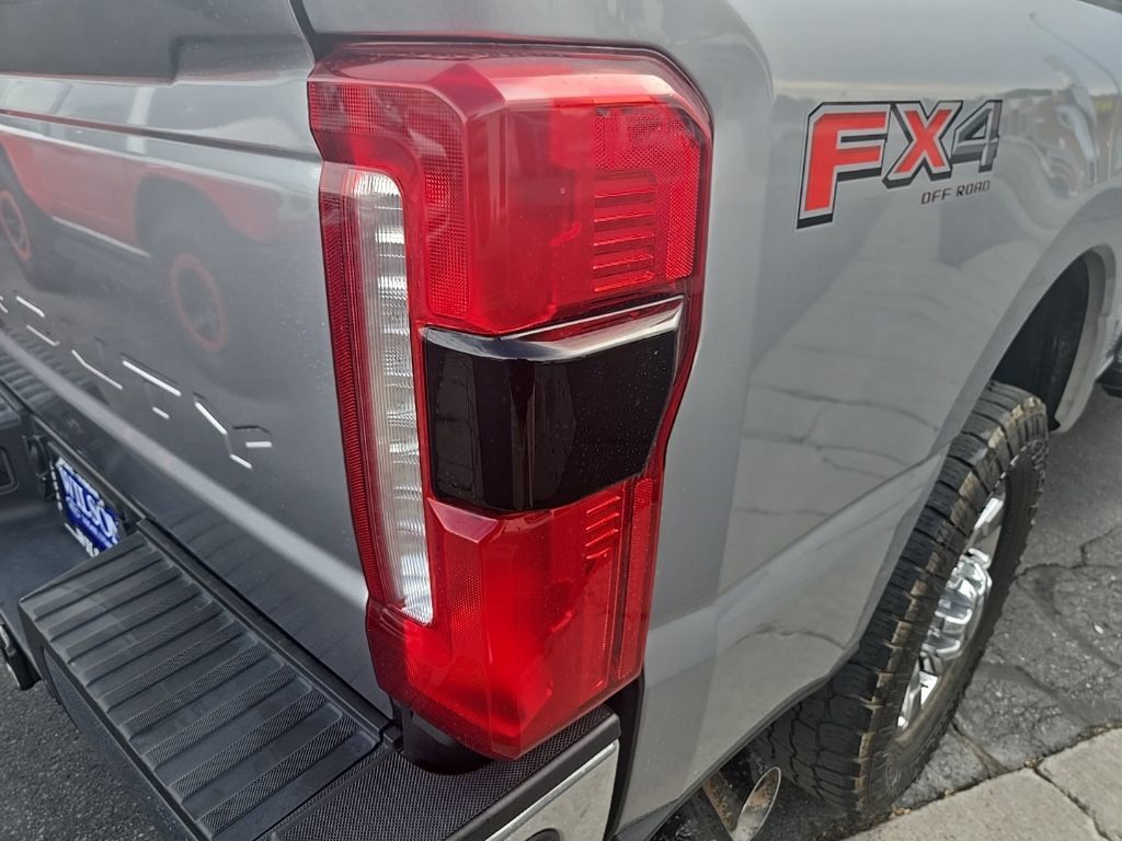 Used 2024 Ford F350 Lariat w/ Lariat Ultimate Package AWD/4WD image 38