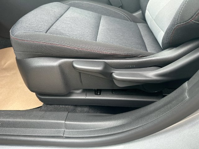 Used 2024 Chevrolet Trax RS FWD image 39