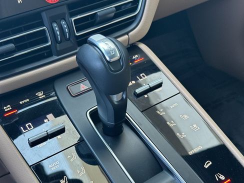 Certified 2026 Porsche Macan AWD/4WD image 22