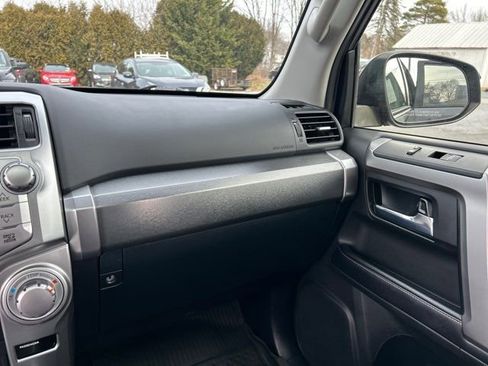 Used 2018 Toyota 4Runner SR5 Premium image 30