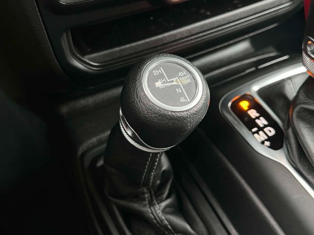 Used 2024 Jeep Wrangler Unlimited Sahara AWD/4WD image 16