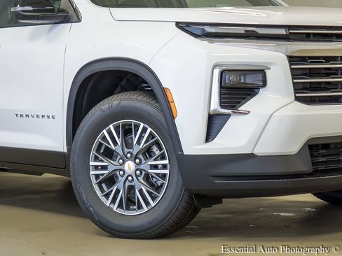 Used 2026 Chevrolet Traverse LT w/ LPO, Floor Liner Package FWD image 4