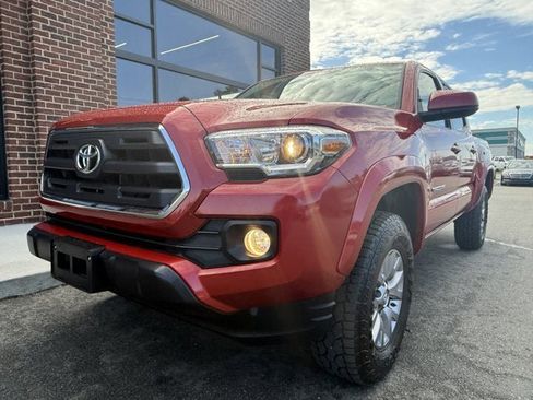 Used 2017 Toyota Tacoma SR5 w/ Tow Package image 10