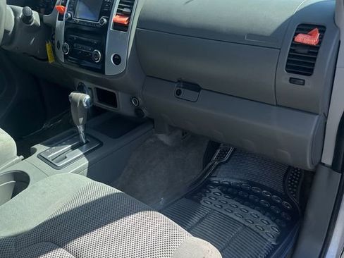 Used 2016 Nissan Frontier SV image 9
