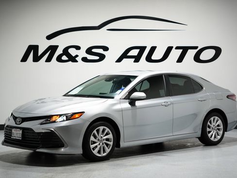 Used 2023 Toyota Camry LE image 4