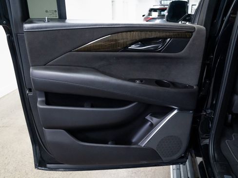 Used 2019 Cadillac Escalade ESV Platinum image 20