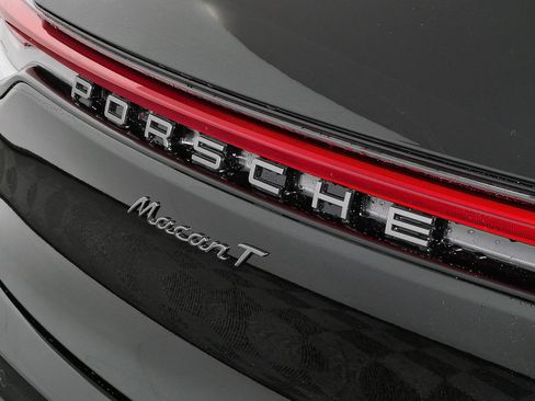 New 2026 Porsche Macan Turbo image 36