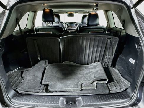 Used 2019 Toyota Highlander XLE w/ Carpet Mat Package (TMS) AWD/4WD image 22