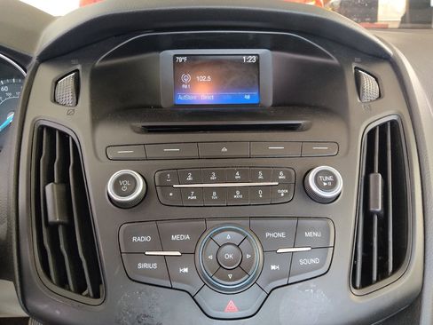 Used 2017 Ford Focus SE FWD image 25
