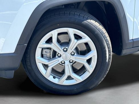 Used 2024 Jeep Compass Latitude AWD/4WD image 45