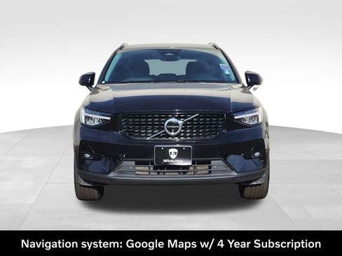 Certified 2025 Volvo XC40 B5 Plus AWD/4WD image 3