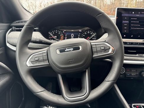 Used 2024 Jeep Compass Latitude image 19