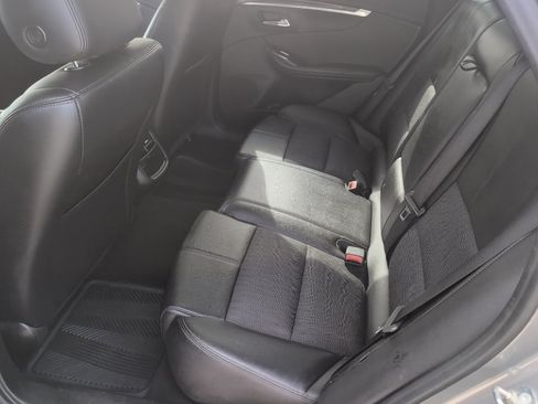 Used 2017 Chevrolet Impala LT FWD image 16