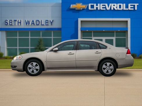 Used 2009 Chevrolet Impala LT FWD image 4