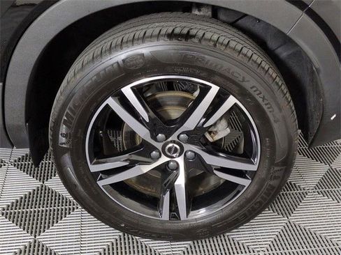 Used 2023 Volvo XC40 B5 Plus image 14
