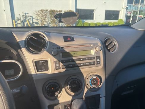 Used 2011 Toyota Matrix image 3