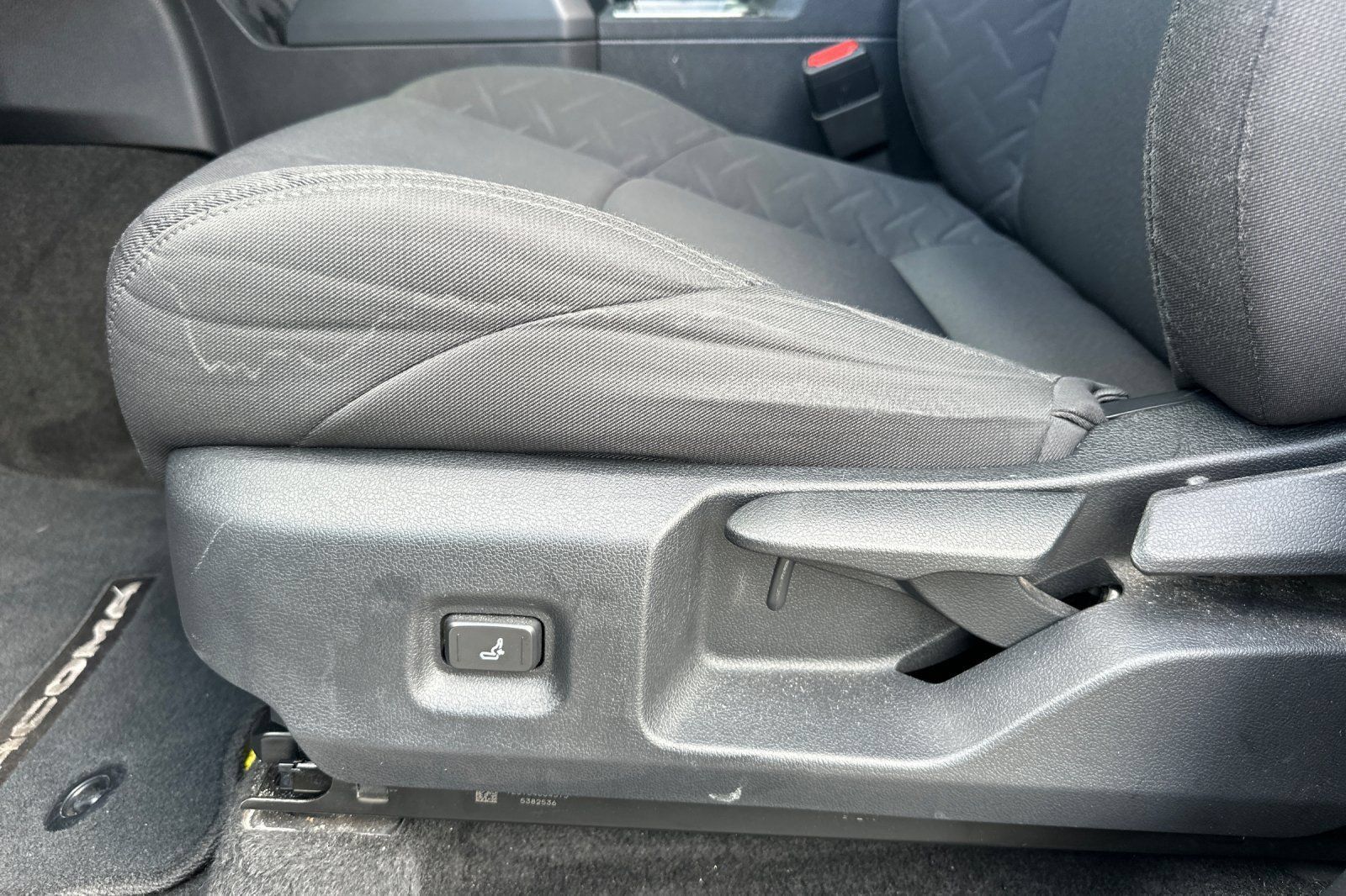 Used 2025 Toyota Tacoma SR5 AWD/4WD image 13