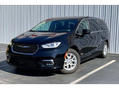 Used 2024 Chrysler Pacifica Touring-L