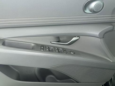 Used 2025 Hyundai Elantra Sport FWD image 13