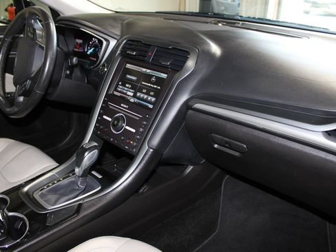 Used 2016 Ford Fusion Titanium AWD/4WD image 28