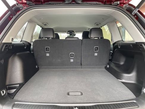 Certified 2022 Jeep Grand Cherokee Limited w/ Luxury Tech Group II image 18