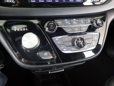 Used 2019 Chrysler Pacifica Touring-L Plus w/ Advanced Safetytec Group FWD image 53