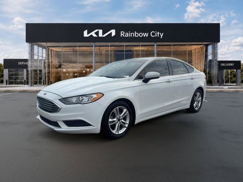 Used 2018 Ford Fusion SE w/ Fusion SE Technology Package FWD image 1