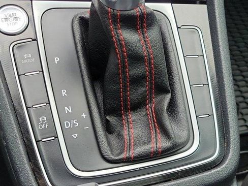 Used 2015 Volkswagen GTI SE image 28