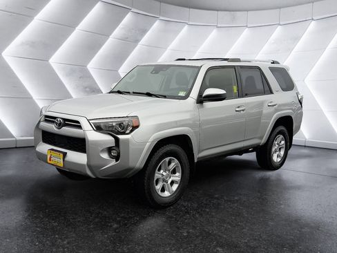 Used 2022 Toyota 4Runner SR5 image 2