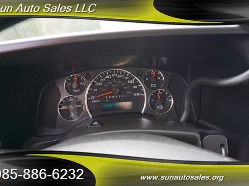 Used 2010 Chevrolet Express 1500 image 25