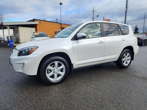 Used 2014 Toyota RAV4 EV image 9