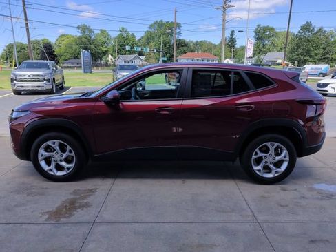 Used 2024 Chevrolet Trax LS w/ LS Convenience Package FWD image 5