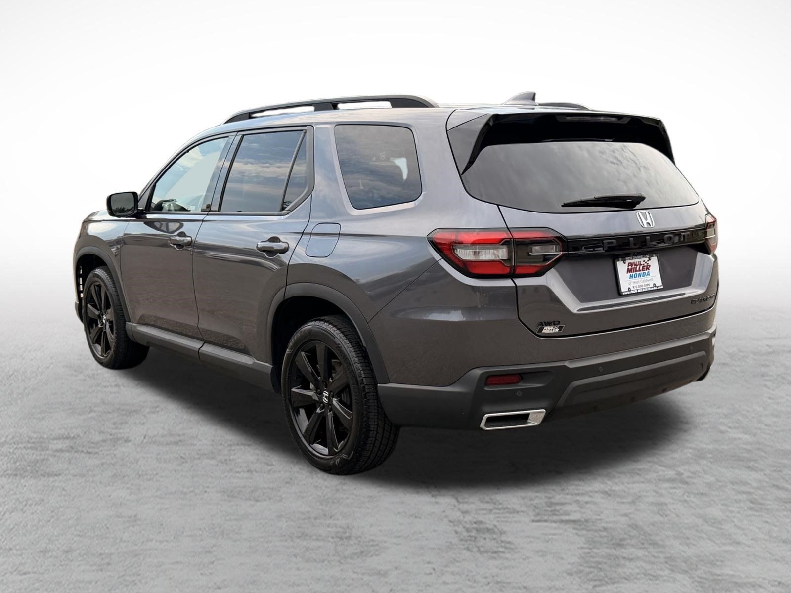 Used 2025 Honda Pilot Black Edition image 5