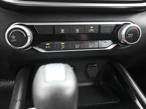 Used 2024 Nissan Altima 2.5 SV FWD image 20