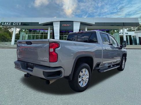 Used 2024 Chevrolet Silverado 2500 High Country w/ High Country Premium Package AWD/4WD image 3