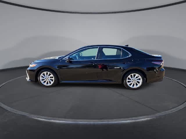 Used 2022 Toyota Camry LE FWD image 5