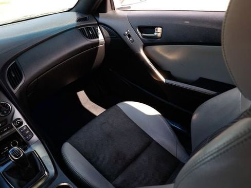 Used 2015 Hyundai Genesis 3.8 image 24