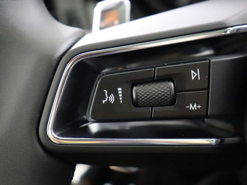 Certified 2025 Porsche Macan AWD/4WD image 17