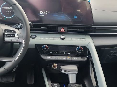 New 2025 Hyundai Elantra Limited FWD image 23