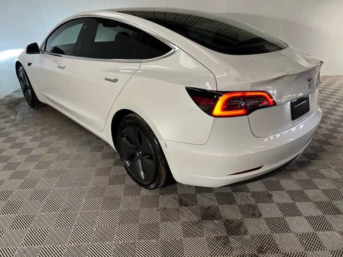 Used 2019 Tesla Model 3 Standard Range Plus image 9