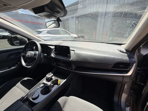 Used 2025 Nissan Rogue S AWD/4WD image 13