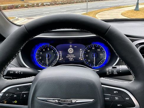 Used 2025 Chrysler Pacifica Select image 19