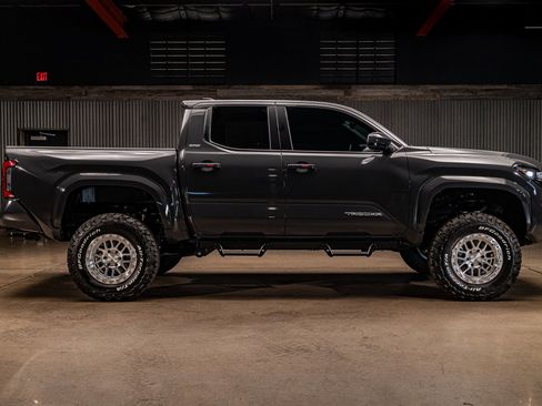 Used 2026 Toyota Tacoma SR5 AWD/4WD image 10