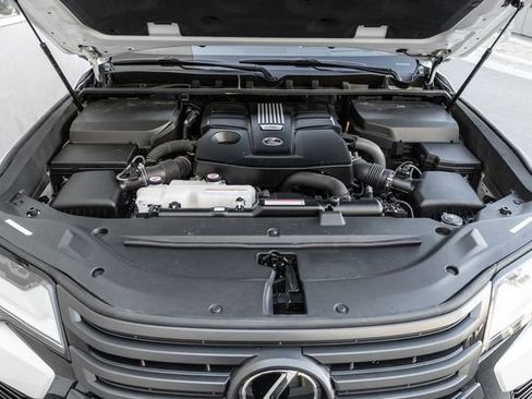 Used 2024 Lexus LX 600 4WD w/ Luxury Package image 16