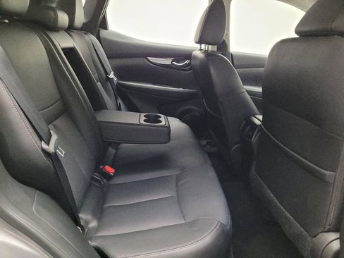 Used 2018 Nissan Rogue Sport SL FWD image 19