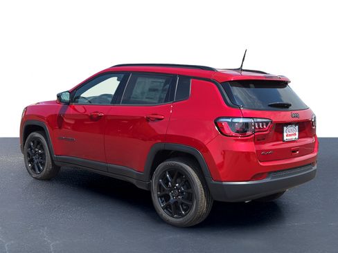 Used 2025 Jeep Compass Latitude w/ Altitude Special Edition AWD/4WD image 11