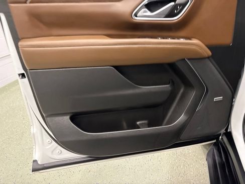 Used 2023 Chevrolet Tahoe High Country AWD/4WD image 14