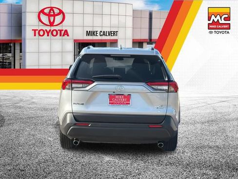 Used 2025 Toyota RAV4 LE AWD/4WD image 4